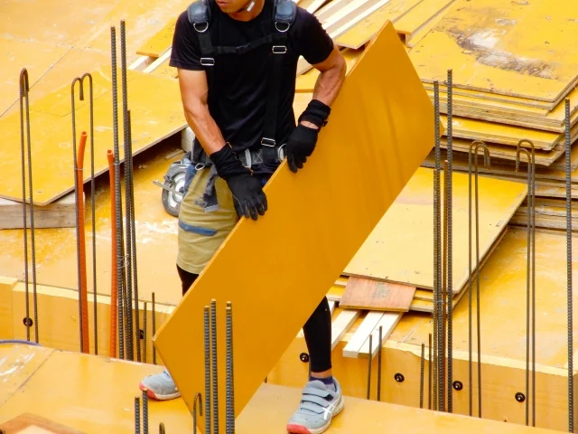 [正社員]土木工事関連 型枠大工（見習い可）